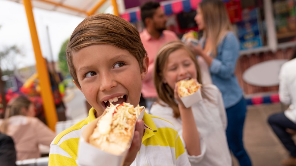 Boy and girl eating hot dogs